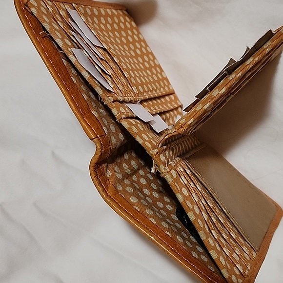 womans Fossil bi-fold wallet - Picture 7 of 8